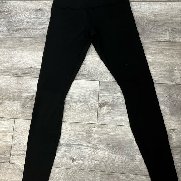 Lululemon Wonderunder - Picture 3 of 3